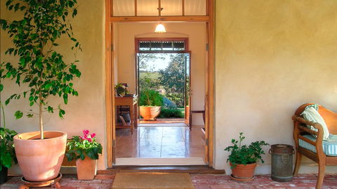 Seppeltsfield Vineyard Cottage - VIC Tourism 3