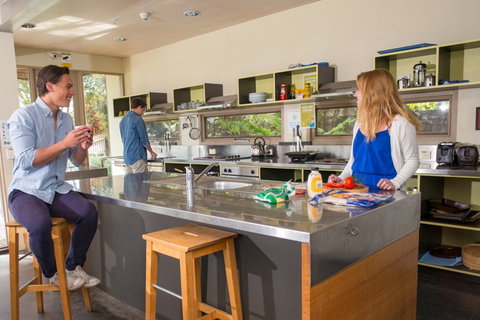 Apollo Bay Eco YHA - VIC Tourism 5