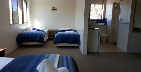 A'Montego Mermaid Beach Motel - VIC Tourism 1