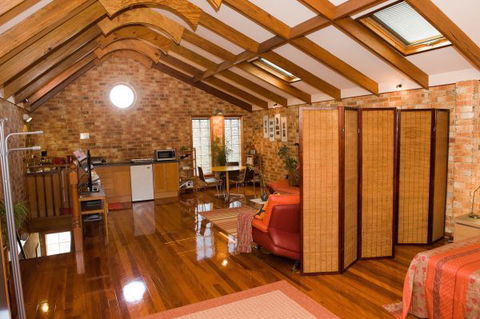 Bet's Bed And Breakfast Studio - VIC Tourism 1