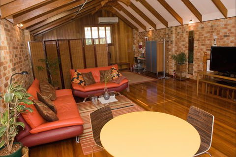 Bet's Bed And Breakfast Studio - VIC Tourism 4