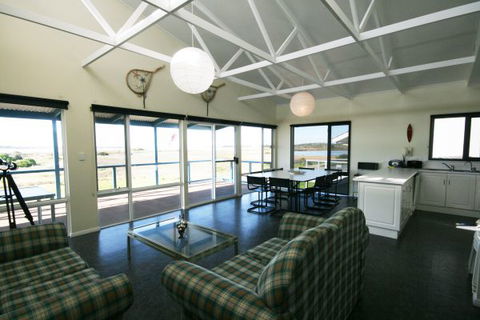 LJ Hooker Goolwa Holiday Rentals - 25 Barrage Road, Goolwa South - VIC Tourism 1