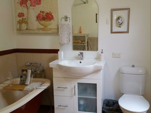 Must Love Dogs B&B And Self-Contained Cottage - VIC Tourism 5