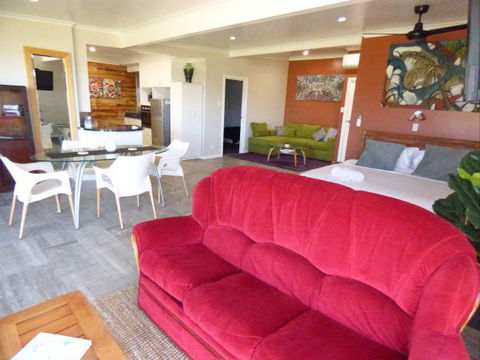 ArtHOUSE Beachfront Accommodation - VIC Tourism 1