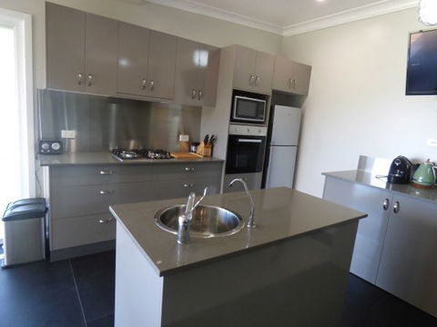 ArtHOUSE Beachfront Accommodation - VIC Tourism 4