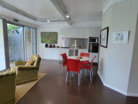 ArtHOUSE Beachfront Accommodation - VIC Tourism 9