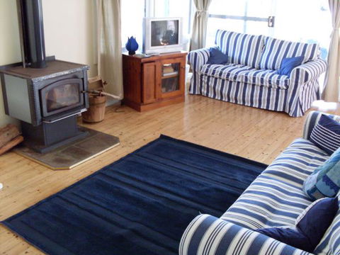 Bush And Bay Cottage - VIC Tourism 0
