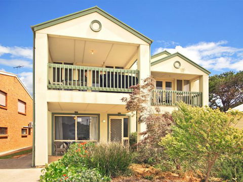 Century 21 SouthCoast: Seaborne Breeze - VIC Tourism 0