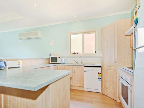 Century 21 SouthCoast: Seaborne Breeze - VIC Tourism 1