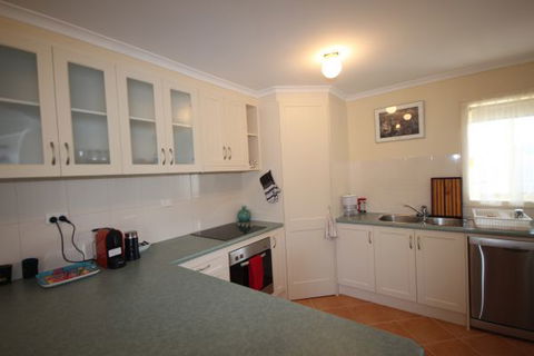 LJ Hooker Goolwa Holiday Rentals - 12 Willmett Road, Goolwa Beach - VIC Tourism 1