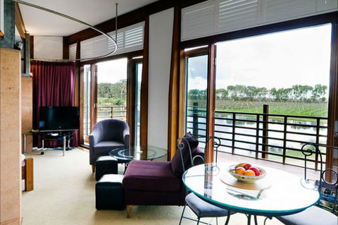 Bettenay's Lakeside Chalets And Luxury Spa Apartment - VIC Tourism 0