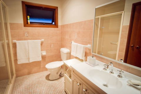 Camden Hillview - VIC Tourism 5