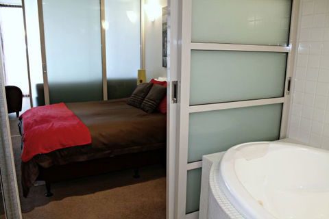 ADELAIDE DRESSCIRCLE APARTMENTS - THE PALMS APARTMENTS KENT TOWN - VIC Tourism 2