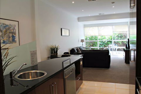 ADELAIDE DRESSCIRCLE APARTMENTS - THE PALMS APARTMENTS KENT TOWN - VIC Tourism 8