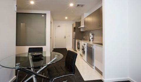 ADELAIDE DRESSCIRCLE APARTMENTS - THE PALMS APARTMENTS KENT TOWN - VIC Tourism 13