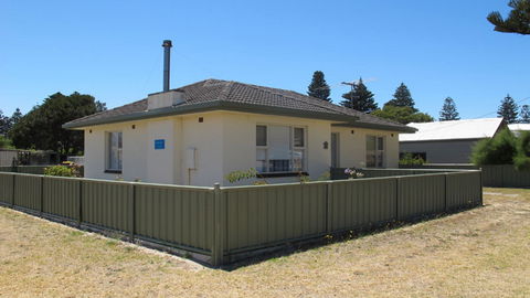 Walters Holiday Home - VIC Tourism 0