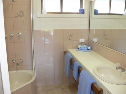 Settlement Motor Inn - VIC Tourism 4