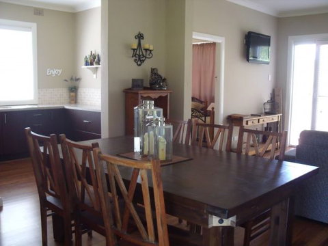 White Cedars Cottage - VIC Tourism 1