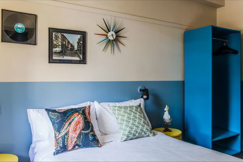 Darlo Bar At The Royal Sovereign Hotel - VIC Tourism 3