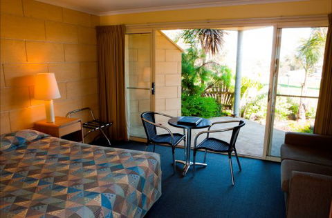 Portside Motel - VIC Tourism 3