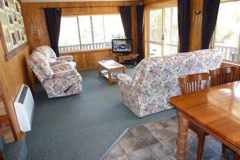 Arties Cottage Accommodation - VIC Tourism 1