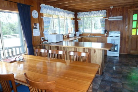 Arties Cottage Accommodation - VIC Tourism 4