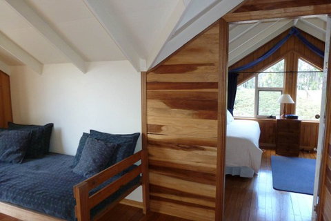 Arties Cottage Accommodation - VIC Tourism 6