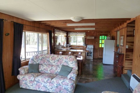 Arties Cottage Accommodation - VIC Tourism 7