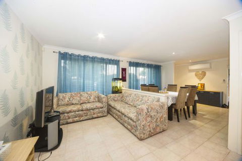 Alpha Homestay - VIC Tourism 4