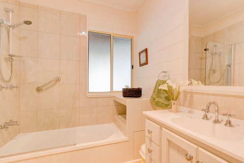 All About Me Bed And Breakfast - VIC Tourism 3