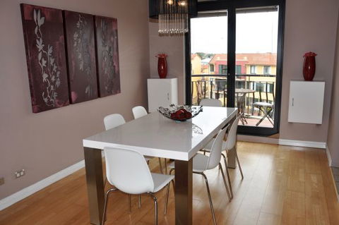 Best Apartment In The Heart Of Sydney’s Little Italy - VIC Tourism 3