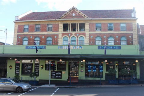 Bridgeview Hotel - VIC Tourism 1