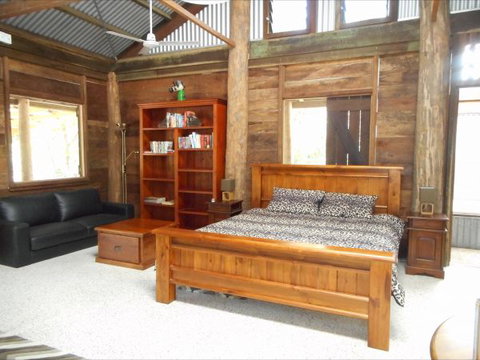Byfield Cabins On Waterpark Creek - VIC Tourism 1