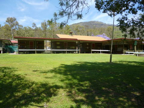 Christmas Creek Cafe` And Cabins - VIC Tourism 2