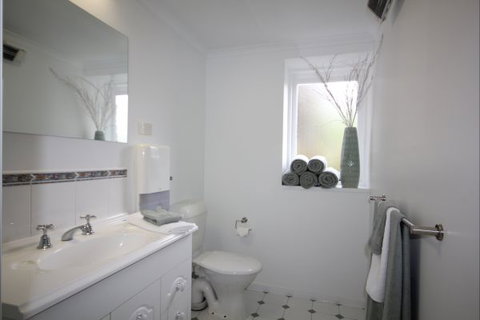 Charbella's On Norma - VIC Tourism 8