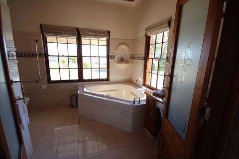 Clare View Accommodation - Clare View House - VIC Tourism 10