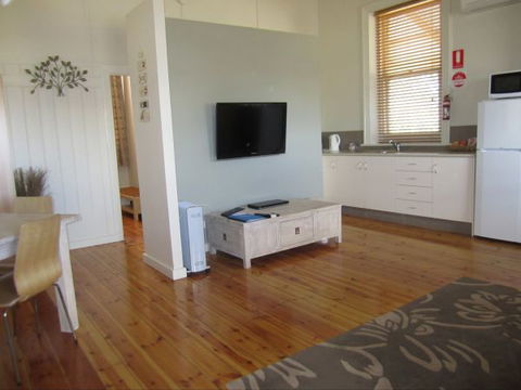 Clydesdale Cottage Bed & Breakfast - VIC Tourism 3