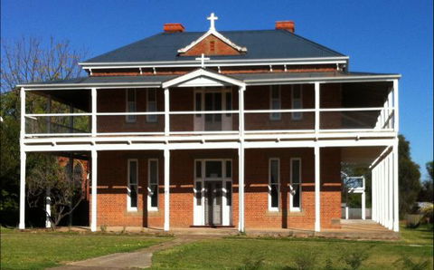 Eddy's Of Canowindra - VIC Tourism 0