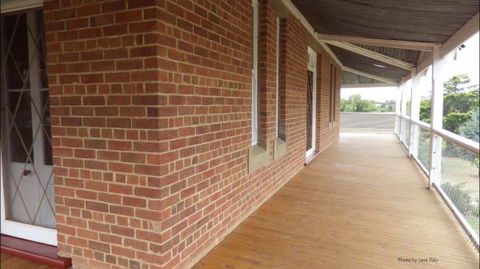 Eddy's Of Canowindra - VIC Tourism 4