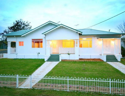 Grand Central Suites - VIC Tourism 0