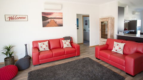 RED FIN Part Of BLUE FIN HOLIDAY HOMES - VIC Tourism 10