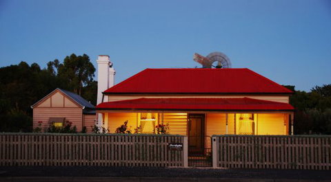 Shurdingtons Cottage - VIC Tourism 1