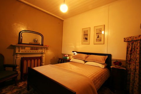 Shurdingtons Cottage - VIC Tourism 3