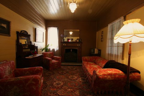 Shurdingtons Cottage - VIC Tourism 4