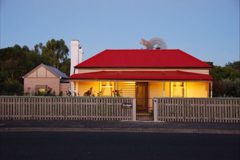 Shurdingtons Cottage - VIC Tourism 5