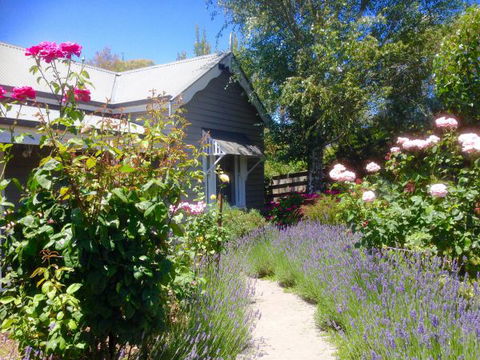 Valley View Cottage - VIC Tourism 0
