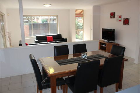 Adelaide Serviced Accommodation - Childers House - VIC Tourism 5