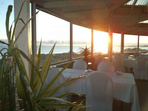 African Reef Beach Resort  - VIC Tourism 0