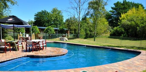 Alpine Inn - VIC Tourism 0