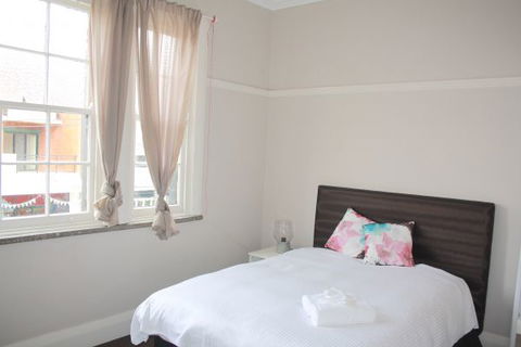 Annandale Hotel - VIC Tourism 1